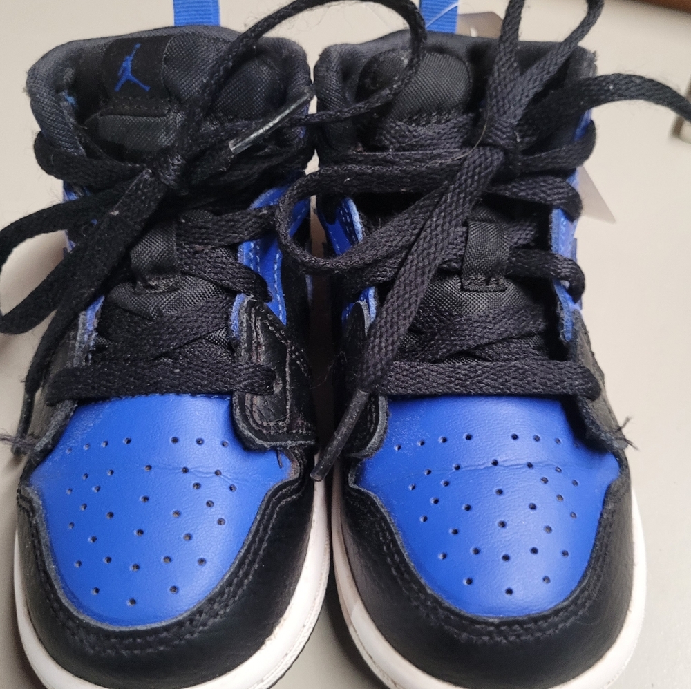 Jordans(toddlers) size:8c